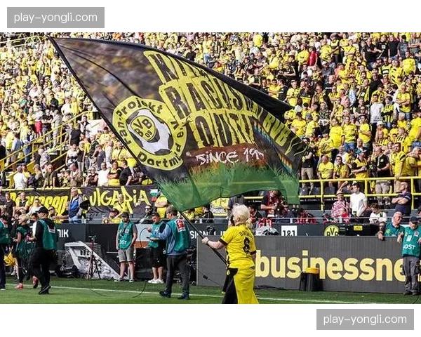 多家英超俱乐部球探现身威斯特法伦球场,考察多特蒙德年轻中后卫 多家英超俱乐部球探现身威斯特法伦球场,考察多特蒙德年轻中后卫